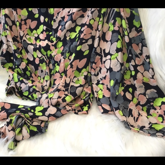 NWT🎉HP🎉 BCBGMAXAZRIA floral cold shoulder blouse - Picture 5 of 5